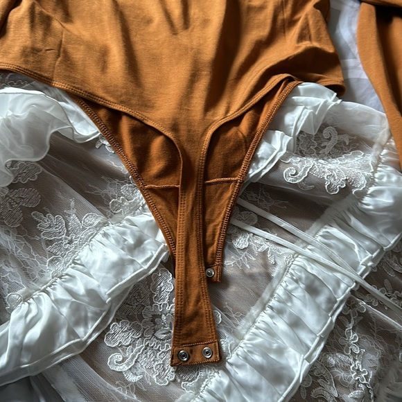 Wilfred TROYES BODYSUIT in rich chestnut - Picture 5 of 5